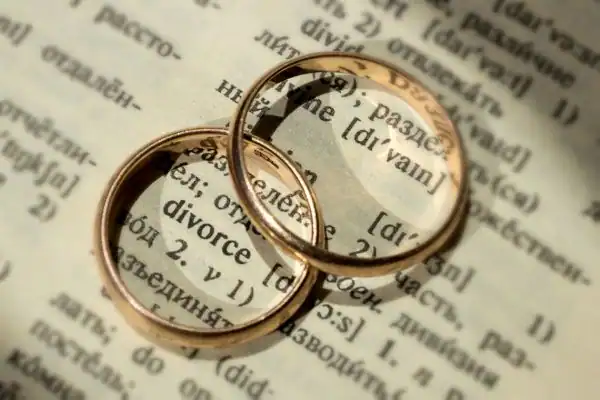 Image of rings removed before divorce mediation Braintree